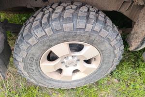 Cerchi in lega con gomma da 16 Nissan Navara