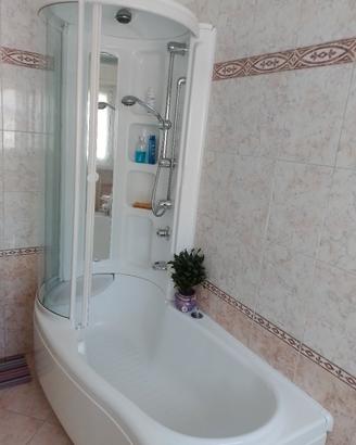vasca da bagno con doccia