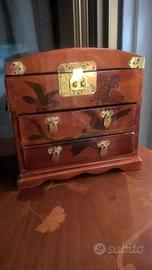 Porta gioie orientale in mogano con cassetti