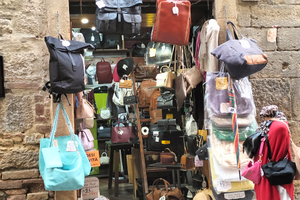 Volterra - Attività commerciale