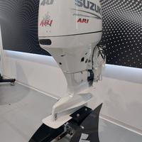Motore Suzuki DF40ARI colorazione BIANCA/NERA