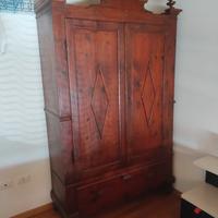 Armadio in legno massello 