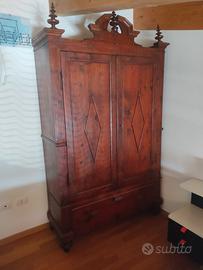 Armadio in legno massello 
