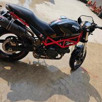 Ducati monster 696