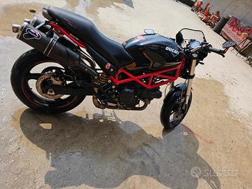 Ducati monster 696