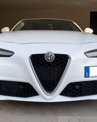 ALFA ROMEO GIULIA 2.2 180 CV MT RWD 64000 KM