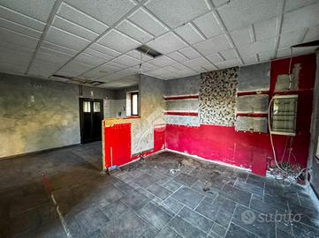 NEGOZIO A CASTELLO DI BRIANZA