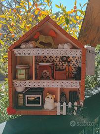 Casa delle bambole in una mini bacheca!