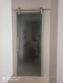 porta di vetro con binario esterno,mobile soggiorn