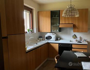 CUCINA  COMPLETA  +  TAVOLO E SEDIE
