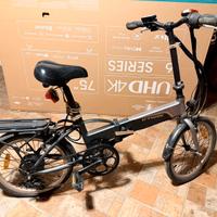 Bicicletta elettrica  Btwin pieghevole