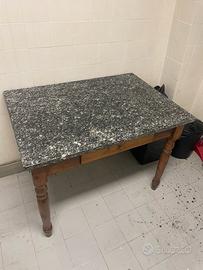 tavolo in granito nero