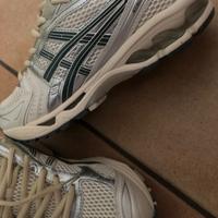 Sneakers asics taglia 42,da uomo,nuove mai usate.