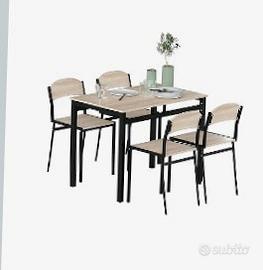 Tavolo più quattro sedie