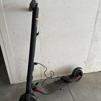 Monopattino ninebot es2