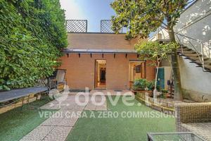 Villa di 240 m² con più di 5 locali a Milano