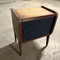 Comodino antico da restaurare