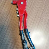 Rivettatrice manuale