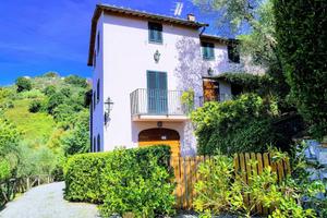 Rustico / Casale di 249 m² con più di 5 locali e b