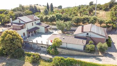VILLA SINGOLA A SAN BENEDETTO DEL TRONTO