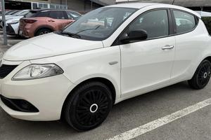 Lancia ypsilon 1.0 hybrid ecochic 70cv
