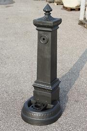 Fontana in ghisa alta h 125 cm da giardino modell