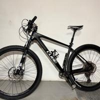 Mountain bike cube in carbonio