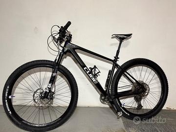 Mountain bike cube in carbonio