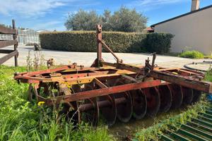 Erpice a dischi trainato Maschio/Gaspardo
