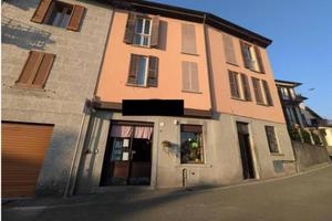 Immobile in asta di 150 m² con 5 locali a Cernobbi