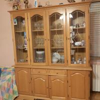 Sala con tavolo e 6 sedie