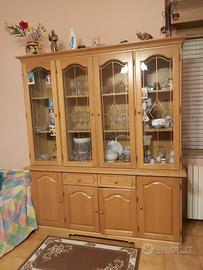 Sala con tavolo e 6 sedie