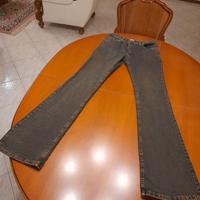 Jeans neri da donna marca Store.  Taglia 46.