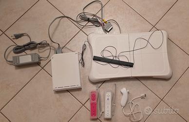 Console Nintendo Wii completo di pedana Wii Fit