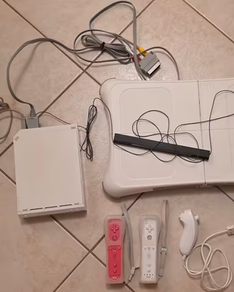 Console Nintendo Wii completo di pedana Wii Fit