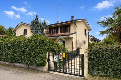 PORZIONE DI TRIFAMILIARE A SIZIANO