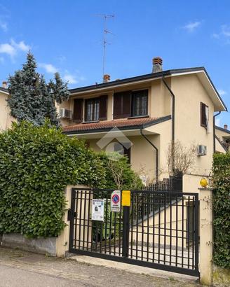 PORZIONE DI TRIFAMILIARE A SIZIANO