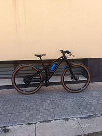YT IZZO CORE 1 2024 MTB BIAMMORTIZATA IN CARBONIO 