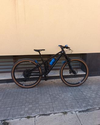 YT IZZO CORE 1 2024 MTB BIAMMORTIZATA IN CARBONIO 