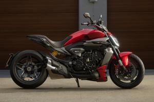 Ducati XDiavel V4 1158 Burning Red