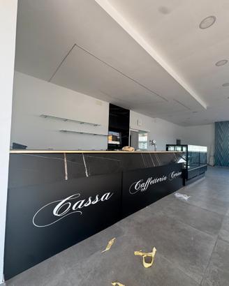 Banco bar con top in marmo, macchina del ghiaccio