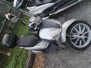 tony vende scooter 125 liberty piaggio 