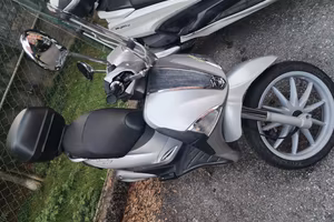 tony vende scooter 125 liberty piaggio 