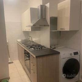 Cucina componibile con forno e piano cottura