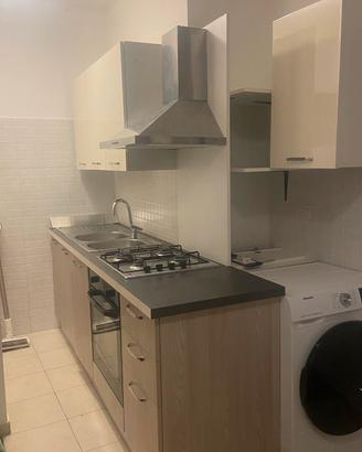 Cucina componibile con forno e piano cottura