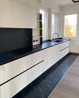 Attico / Mansarda di 220 m² con più di 5 locali e 