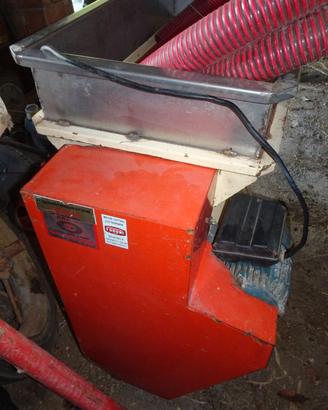 PIGIATRICE DIRASPATRICE con pompa elettrica a 220V