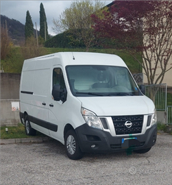 Nissan nv400