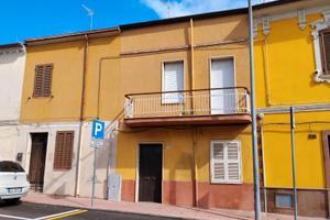 Ittiri. Piccolo terratetto su due livelli