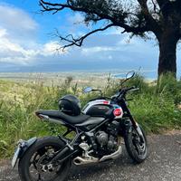 Triumph trident 660 tribute edition